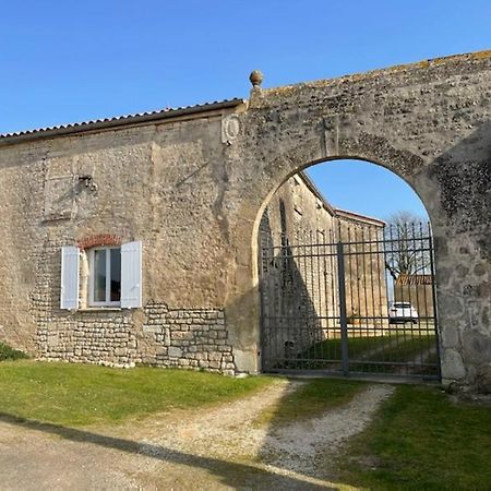 La Commanderie Des Templiers Gite 4 Etoiles Saint-Etienne-de-Brillouet Zewnętrze zdjęcie