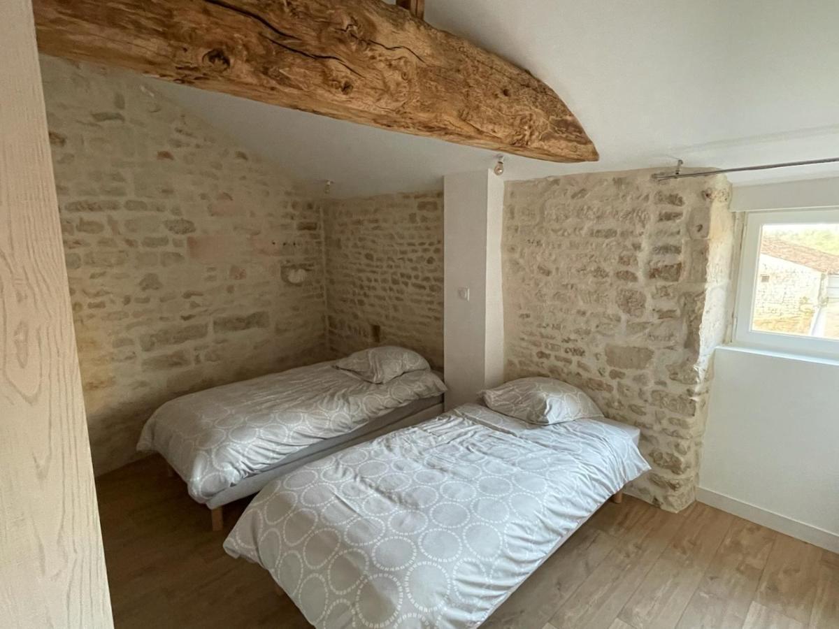 La Commanderie Des Templiers Gite 4 Etoiles Saint-Etienne-de-Brillouet Zewnętrze zdjęcie